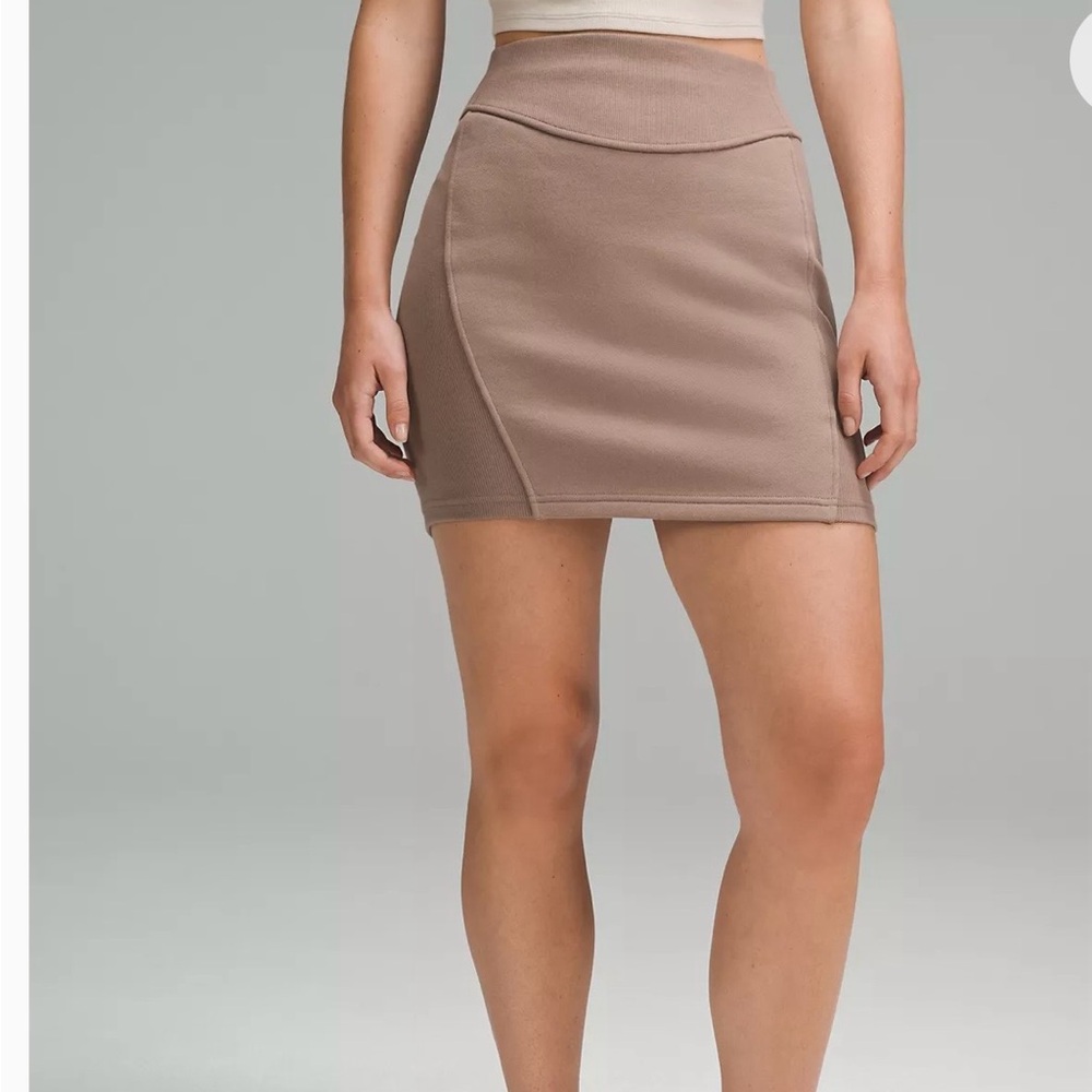 NEW Lululemon Tauptastic Scuba Mini Skirt Size L Preppy Summer
